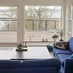 8 Person In Tau-by Traum Tau