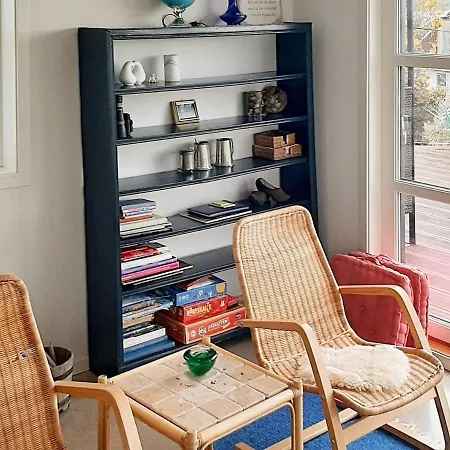 8 Person In Tau-by Traum * Tau