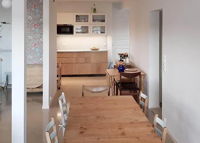 8 Person In Tau-by Traum *