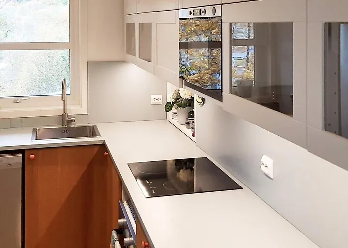 8 Person In Tau-by Traum